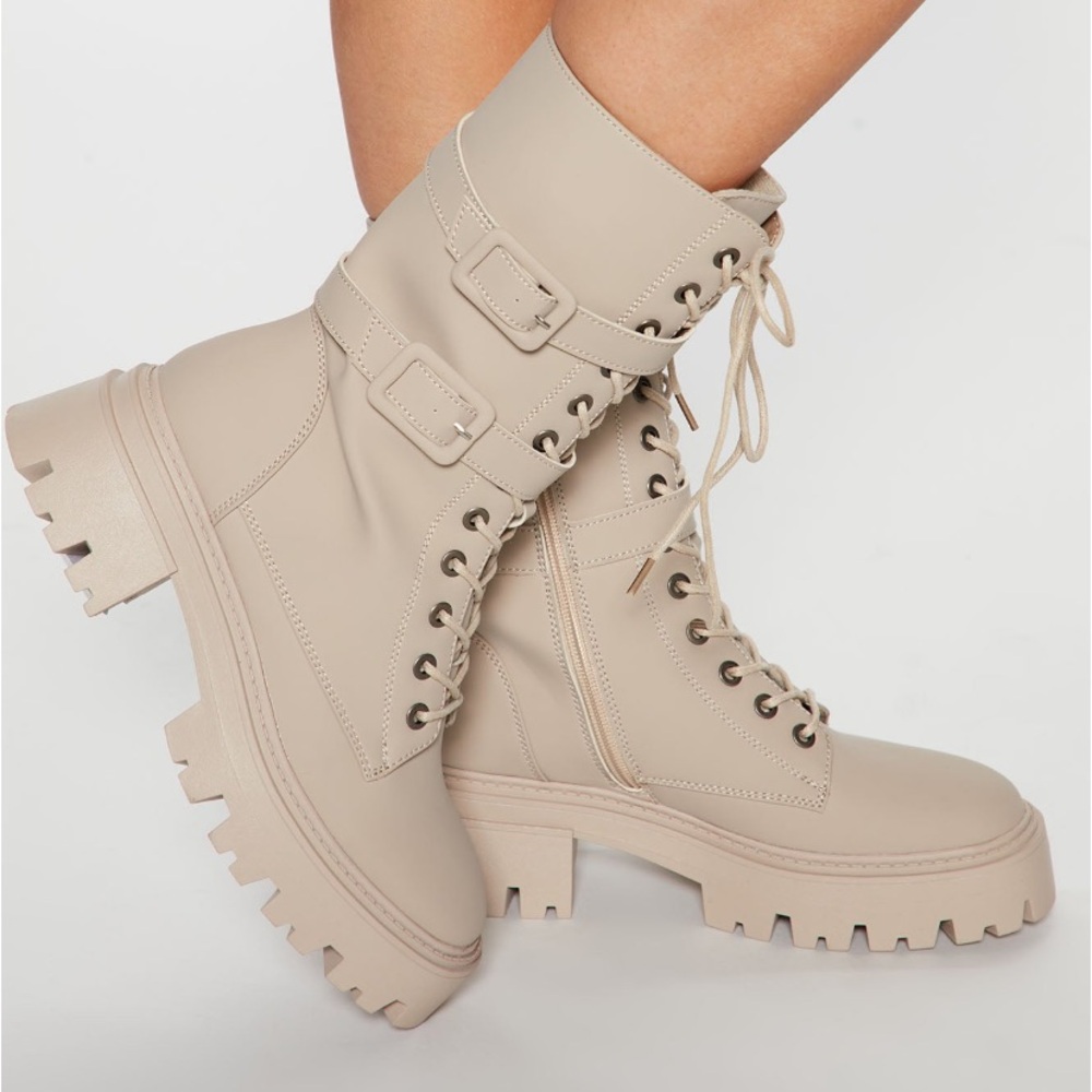 New winter boots never worn with box and tags